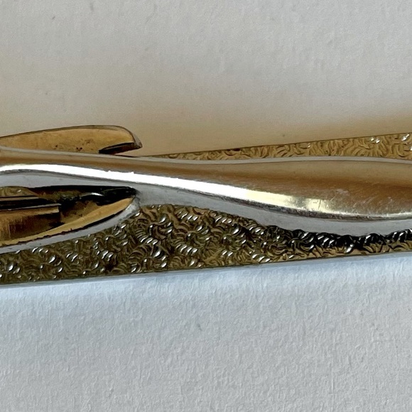 Vintage Silver Tone Striped Tie Clip With Blue Sapphire Rhinestone Inlaid - Picture 6 of 6